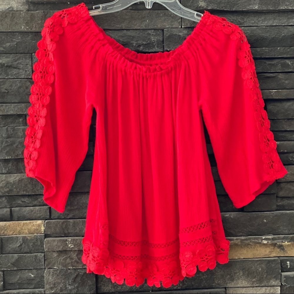 ❤️2 x HOST PICK❤️ Sag Harbor On/Off Shoulder Crochet Trim Top
